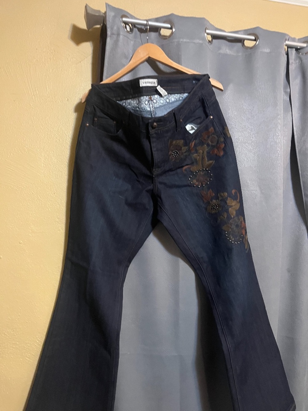 Embroided Dark Blue Women’s Jeans